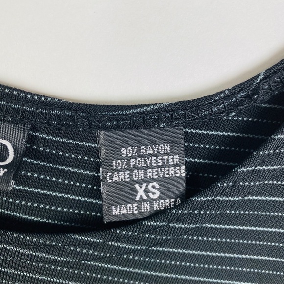New York & Co.‎ Pinstriped Side Slit Blouse Women's XS Black Gray Sleeveless - Picture 7 of 8